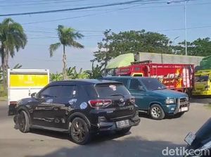 Pantura Pati Macet Panjang Imbas Truk Mogok di Tengah Jalan