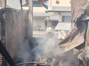 Kebakaran di Jagalan Semarang, Rumah Pak RW dan Pak RT Ludes