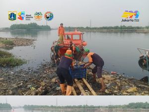8,8 Ton Sampah Diangkut dari Pulau Sampah Muara Angke Jakut