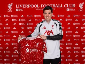 Iraola dan Liverpool: Bukan Lagi Cinta Bertepuk Sebelah Tangan