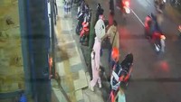 Pemotor yang Tampar-Paksa Sujud Badut Pengamen di Tuban Ternyata Polisi