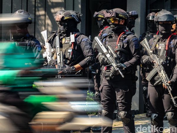 Dikawal Brimob, KPK Geledah Rumah Silmy Karim Usai Penahanan