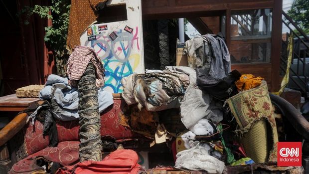 Mutfiana namalain Fia mengaku psikisnya mulai tertekan setelah berhari-hari diliputi rasa was-was lantaran rumahnya di Seyegan, Sleman, DIY nan dilanda kejadian api misterius pemicu kebakaran berulang.