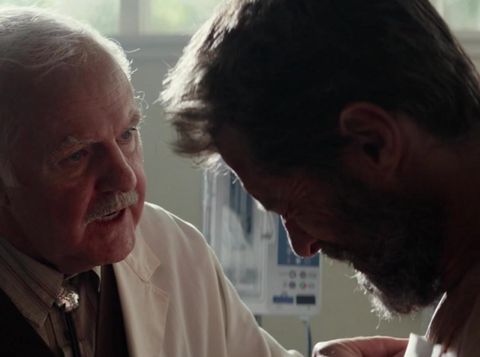 James Handy dan Hugh Jackman dalam Logan (2017).