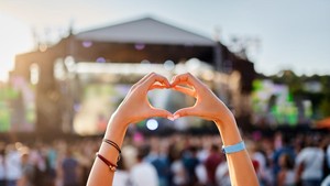 Dangdut Lawas Gak Ada Matinya! 3 Lagu Ikonik Ini Ternyata Gen Z Banget