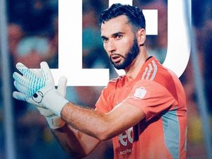 Mengintip Profil-Rekam Jejak Ivan Susak, Kiper Jangkung Bidikan Persib