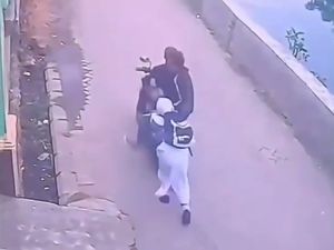 Video: Polisi Tangkap Penjambret Siswi SMP hingga Terseret di Makassar
