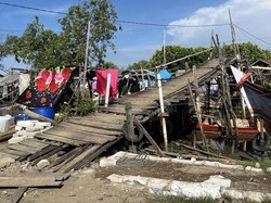 Jembatan Muara Gembong Banyak Tambalan dan Hampir Roboh, Mari Kita Bantu