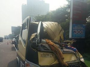 2 Truk Kecelakaan di Tol Jagorawi, Pengemudi Luka-luka