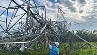 PLN Datangkan 4 Tower Emergency ke Sumut usai Belasan Roboh akibat Cuaca Buruk