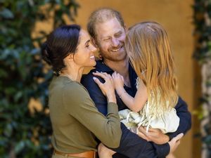 Nomor WhatsApp Meghan Markle Tersebar Setelah Gabung Grup Orang Tua Murid