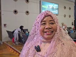 Gaya Bling-bling Jemaah Sulsel Saat Pulang Haji, Jadi Sorotan di Bandara