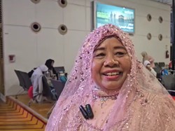 Gaya Bling-bling Jemaah Sulsel Saat Pulang Haji, Jadi Sorotan di Bandara