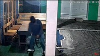 Video: Heboh Pria Bertopeng Bakar Rumah Warga di Demak