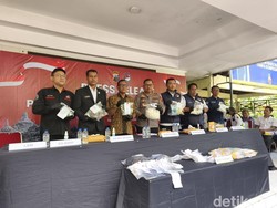 Bawa Sabu 1,5 Kg dari Surabaya, 4 Orang Diciduk di Rest Area Tol Sragen