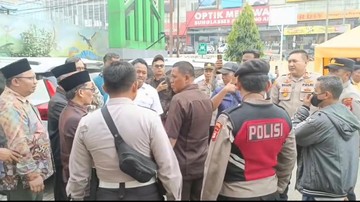 Viral Ribut hingga Dorong Gerbang SD di Tangsel, Polisi Menengahi