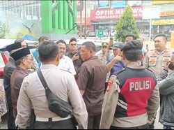Viral Ribut hingga Dorong Gerbang SD di Tangsel, Polisi Menengahi
