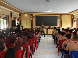 Top! Polisi di Mojokerto Perlombakan Kritik dari Gen Z