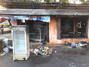 Lilin Sambar Bensin, Warung Sembako di Kuningan Ludes Terbakar