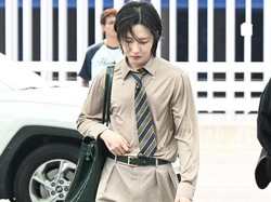 Renjun NCT Disorot Tampil Stylish di Bandara, Intip Gaya Padu Padannya