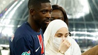 Sosok Istri Ousmane Dembele, Hijaber 'Anti-WAGs' yang Jarang Menampilkan Wajah