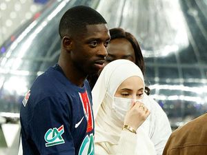 Sosok Istri Ousmane Dembele, Hijaber Anti-WAGs yang Jarang Menampilkan Wajah