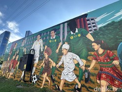 Ada Sosok Misterius di Mural HUT ke-99 Persebaya, Kode Pemain Baru?