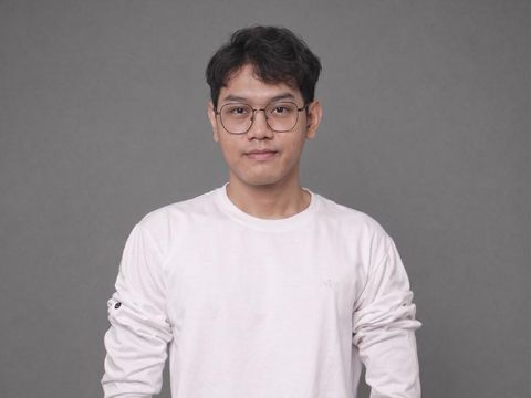 Ali An Nuur, Mahasiswa Universitas Mataram menciptakan Nuramma, aplikasi AI penghafal Al-Qur'an nan membawanya menang kejuaraan Apple 2026.