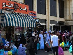 Jelang Pulang, Jemaah Haji Berburu Oleh-oleh di Tanah Abang-nya Makkah