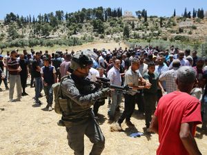 Bentrokan di Hebron, Tiga Warga Palestina Terluka
