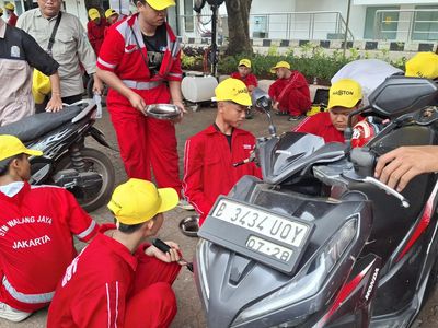 2.500 Guru DKI Dapat Ganti Oli Gratis, Dilayani Ratusan Siswa SMK