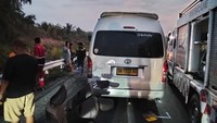 Hiace Seruduk Truk di Tol Pekanbaru-Dumai, 5 Orang Tewas