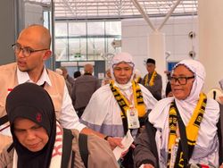 Sempat Ada Kendala Pesawat, Kemenhaj Pastikan Jemaah KJT-04 Pulang Selamat