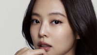 Foto: Jennie BLACKPINK Cetak Sejarah Jadi Brand Ambassador, Pamer Kulit Sehat