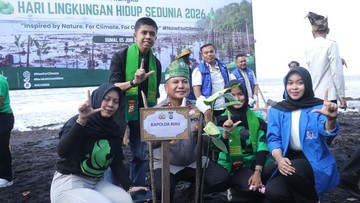 Peringati Hari Lingkungan, Kapolda Riau Tanam 1.000 Mangrove di Pantai Dumai