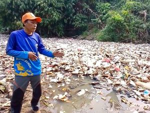 Sungai Cibanten Kota Serang Dipenuhi Sampah, 15 Ton Berhasil Diangkut