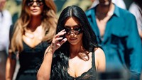 Gaya Seksi Kim Kardashian Perdana Temani Lewis Hamilton di F1 GP Monako