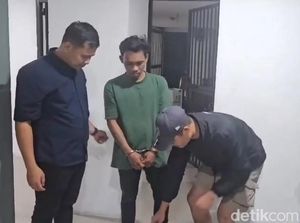 Tukang Nasgor Ditangkap Saat Jualan, Ternyata Buron Kasus Penganiayaan Anak