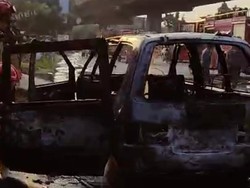 Mobil Terbakar di Tanah Sareal Bogor, Api Muncul dari Bawah Jok
