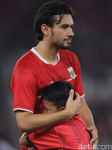 Momen Garuda Cilik Menangis-Dipeluk Nathan
