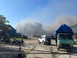 Sudah 9 Jam, Kebakaran Pabrik Olahan Ikan di Pati Belum Padam