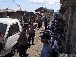 Polisi Gerebek 2 Lokasi Pengedar Sabu di Mataram, 10 Orang Sekeluarga Ditangkap