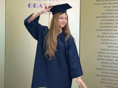 Shafeea Ahmad Lulus SMP, Mulan Jameela Ingatkan Jangan Lupa Salat
