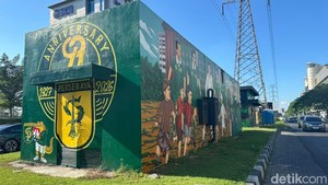 Potret Spanduk-Mural Bonek Sambut HUT ke-99 Persebaya Hiasi Kota Surabaya
