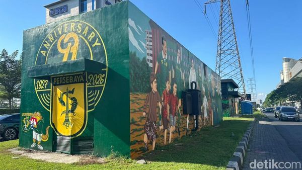 Potret Spanduk-Mural Bonek Sambut HUT ke-99 Persebaya Hiasi Kota Surabaya
