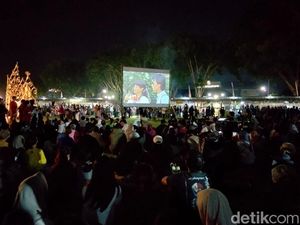 Bernostalgia Dengan Layar Tancap Suzanna di Alun-alun Magelang