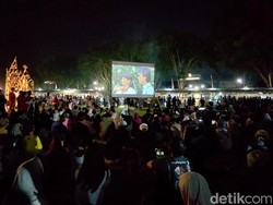 Bernostalgia Dengan Layar Tancap Suzanna di Alun-alun Magelang
