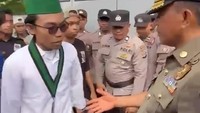 Viral Mahasiswa Demo Tolak Bersalaman Gubernur Sulteng, Berakhir Minta Maaf
