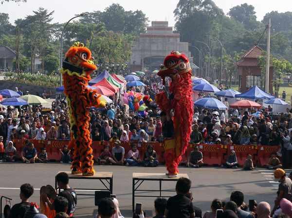 Warga Bogor Tumpah Ruah, Atraksi Liong dan Barongsai Sedot Perhatian