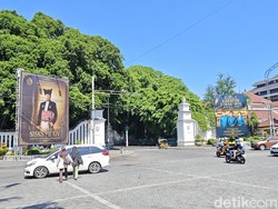 Baliho Bergambar Fadli Zon-Tedjowulan Ikut Mejeng di Gladak Solo